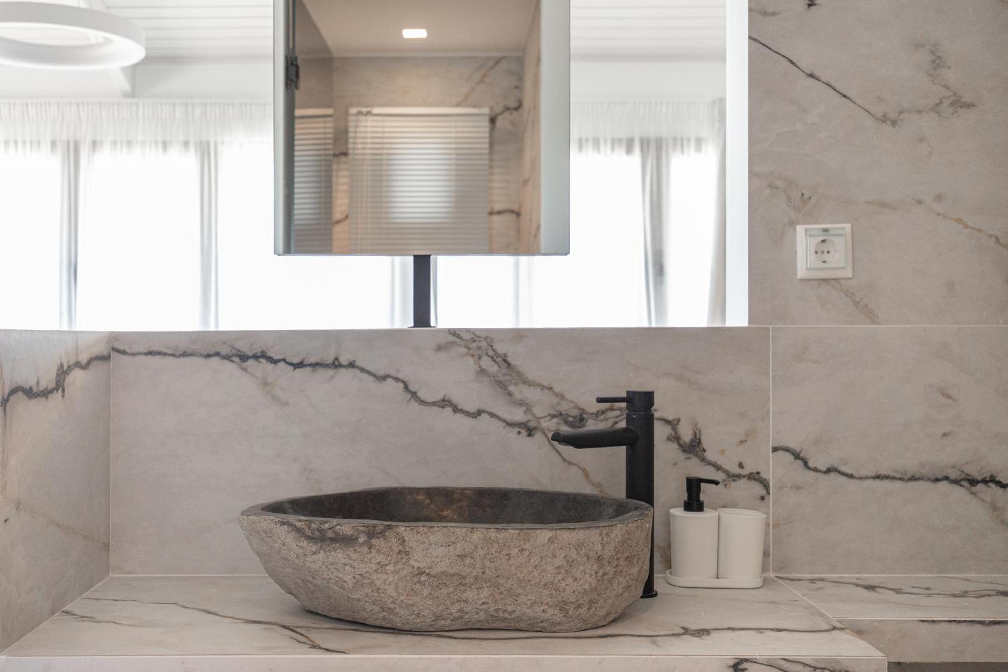Marble Luxury Suites Karteros Zimmer foto